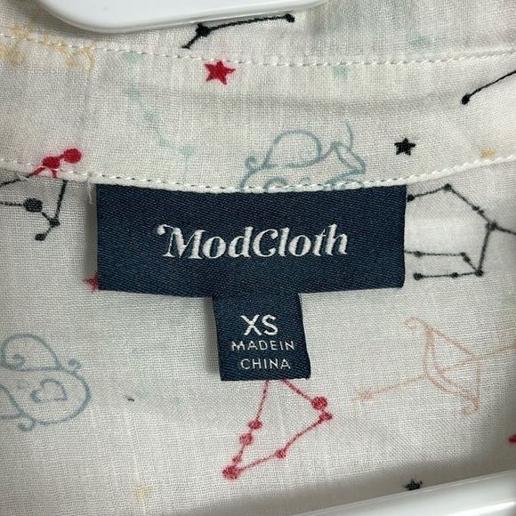 ModCloth Zodiac Sign Button Down Lightweight Novelty Print Shirt Size XS - Picture 4 of 16
